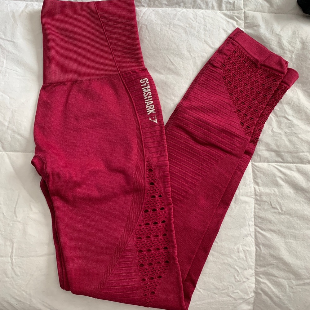 Gym shark leggings